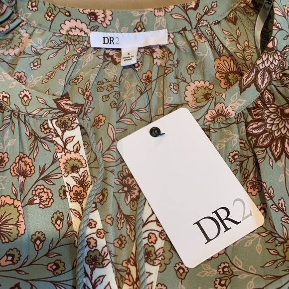 NWT - DR2 Shortsleeved Floral Top Size Small - Picture 11 of 16